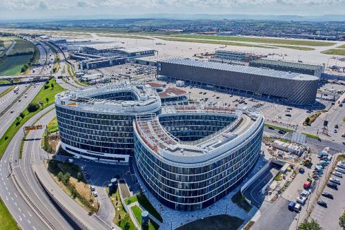 Beindruckenden Vogelperspektive der Immobilie in Stuttgart Plieningen mit integriertem Business Center 